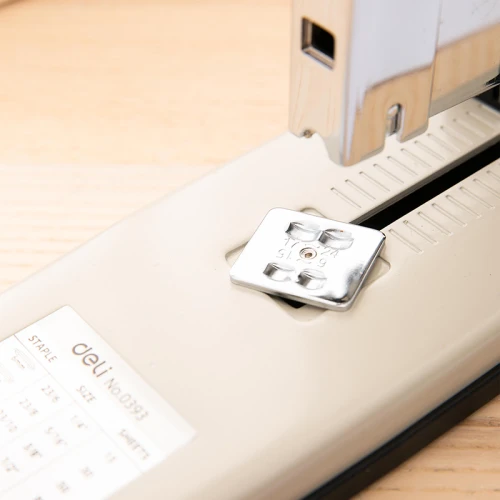 Степлер до 210 листов DELI металл, мощный, №23/6-23/24, черно-серый